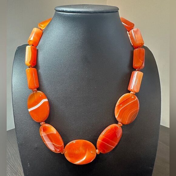 18" of Heavy, solid agate statement necklace with silver toned hardware! - Picture 1 of 8